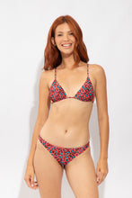 Laad de afbeelding in de Gallery-viewer, Model Front: Rio De Sol Top Top Coral-Feline Lia
