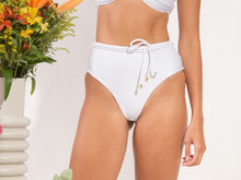 Laad de afbeelding in de Gallery-viewer, Image 13: Rio De Sol Bottom Bottom Shimmer-White Belted-High-Waist
