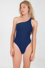 Laad de afbeelding in de Gallery-viewer, Model Front: Rio De Sol One-Piece Navy Santorini
