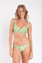 Laad de afbeelding in de Gallery-viewer, Model Front: Rio De Sol Set Set Flow Bliss Mia
