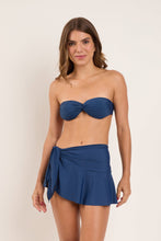 Laad de afbeelding in de Gallery-viewer, Model Front: Rio De Sol Beach Skirt Mini Skirt Navy
