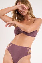Laad de afbeelding in de Gallery-viewer, Image 07: Rio De Sol Set Set Malibu-Ebano Bandeau-Iris Highwaist-Spin-Iris

