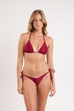 Laad de afbeelding in de Gallery-viewer, Model Front: Rio De Sol Top Top Touch-Carmim Tri-Inv
