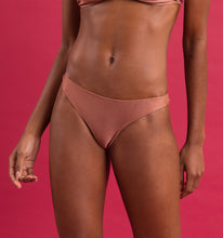 Laad de afbeelding in de Gallery-viewer, Image 09: Rio De Sol Bottom Bottom Shimmer-Copper Essential
