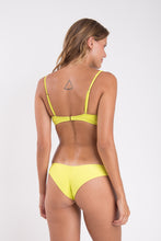 Laad de afbeelding in de Gallery-viewer, Model Back: Rio De Sol Top Top Citrico Bandeau-Crispy
