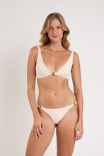 Laad de afbeelding in de Gallery-viewer, Model Front: Rio De Sol Top Top Malibu-Natural Agnes
