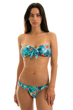 Laad de afbeelding in de Gallery-viewer, Model Front: Rio De Sol Bottom Bottom Isla Bandeau
