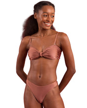Laad de afbeelding in de Gallery-viewer, Gallery: Rio De Sol Set Set Shimmer-Copper Bandeau-Joy Nice-Fio
