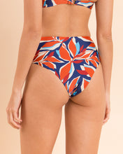 Laad de afbeelding in de Gallery-viewer, Image 11: Rio De Sol Bottom Bottom Leaves Hotpants
