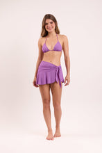 Laad de afbeelding in de Gallery-viewer, Model Front: Rio De Sol Beach Skirt Bio-Floreira Mini Skirt
