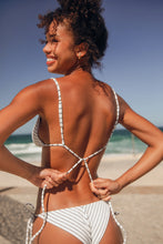 Laad de afbeelding in de Gallery-viewer, Image 11: Rio De Sol Set Set Linea-White Lia Cheeky-Tie
