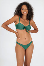 Laad de afbeelding in de Gallery-viewer, Model Front: Rio De Sol Top Top Palace Bandeau-No
