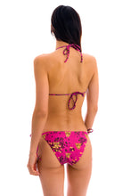 Laad de afbeelding in de Gallery-viewer, Model Back: Rio De Sol Top Top Roar-Pink Tri-Inv
