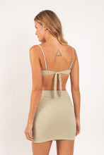 Laad de afbeelding in de Gallery-viewer, Model Back: Rio De Sol Beach Skirt Brisa-Pistache Rubi Skirt
