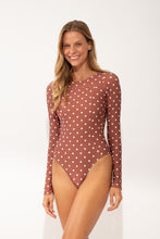 Laad de afbeelding in de Gallery-viewer, Model Front: Wednesday In Hawaii By Rio De Sol One-Piece Kiko-Coco Surf
