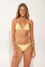 Laad de afbeelding in de Gallery-viewer, Model Front: Rio De Sol Bottom Bottom Drift-Butterglow Lacinho
