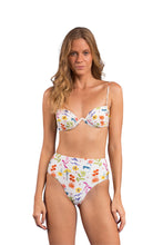 Laad de afbeelding in de Gallery-viewer, Model Front: Rio De Sol Bottom Bottom Countryside Hotpants
