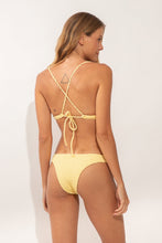 Laad de afbeelding in de Gallery-viewer, Model Back: Rio De Sol Top Top Drift-Butterglow Juliette-Tie
