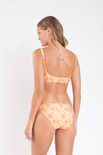 Laad de afbeelding in de Gallery-viewer, Model Back: Rio De Sol Bottom Bottom Dreamy Essential-Comfy
