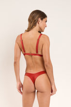 Laad de afbeelding in de Gallery-viewer, Model Back: Rio De Sol Top Top Shimmer-Liquor Alba
