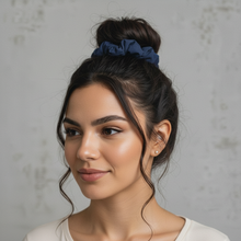 Laad de afbeelding in de Gallery-viewer, Image 03: Rio De Sol Hair Accessory Navy Scrunchie
