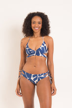 Laad de afbeelding in de Gallery-viewer, Model Front: Rio De Sol Top Top Pottery Kate
