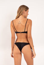 Laad de afbeelding in de Gallery-viewer, Model Back: Rio De Sol Set Set Shimmer-Black Balconet-Tie Cheeky-Tie-Gold
