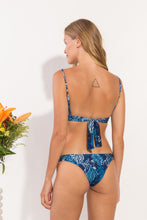 Laad de afbeelding in de Gallery-viewer, Model Back: Rio De Sol Top Top Reef Tri-Cos
