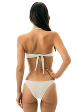 Laad de afbeelding in de Gallery-viewer, Model Back: Rio De Sol Top Top Perola Bandeau
