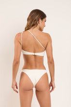 Laad de afbeelding in de Gallery-viewer, Model Back: Rio De Sol Bottom Bottom Sand-Chantilly Leblon
