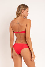 Laad de afbeelding in de Gallery-viewer, Model Back: Rio De Sol Bottom Bottom Microfibra-Chic-Red Madrid
