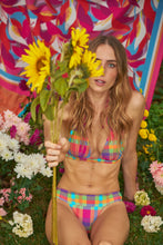 Laad de afbeelding in de Gallery-viewer, Image 07: Rio De Sol Top Top Tulip-Garden Halter-Cos
