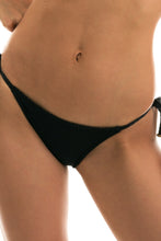 Laad de afbeelding in de Gallery-viewer, Gallery: Rio De Sol Bottom Bottom Cloque Preto Balconet

