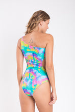 Laad de afbeelding in de Gallery-viewer, Model Back: Rio De Sol One-Piece Fusion Maeve
