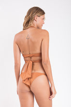 Laad de afbeelding in de Gallery-viewer, Model Back: Rio De Sol Bottom Bottom Nocciola Cheeky-Fixa
