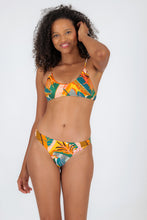 Laad de afbeelding in de Gallery-viewer, Model Front: Rio De Sol Set Set El-Arco Bralette Essential-Comfy

