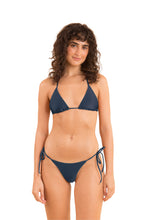 Laad de afbeelding in de Gallery-viewer, Model Front: Rio De Sol Bottom Bottom Shark Cheeky-Tie
