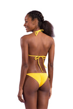 Laad de afbeelding in de Gallery-viewer, Model Back: Rio De Sol Bottom Bottom Malibu-Yellow Cheeky-Tie
