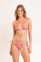 Laad de afbeelding in de Gallery-viewer, Model Front: Rio De Sol Top Top Sweet-Camo Frufru

