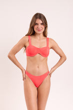 Laad de afbeelding in de Gallery-viewer, Model Front: Rio De Sol Top Top Malibu-Folia Amelia
