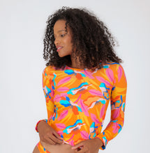 Laad de afbeelding in de Gallery-viewer, Gallery: Rio De Sol Top Top Orange-Bloom Rash-Guard
