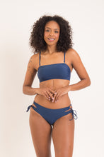 Laad de afbeelding in de Gallery-viewer, Model Front: Rio De Sol Bottom Bottom Navy Madrid
