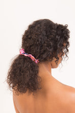Laad de afbeelding in de Gallery-viewer, Model Front: Rio De Sol Hair Accessory Amore-Pink Scrunchie
