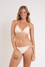 Laad de afbeelding in de Gallery-viewer, Model Front: Rio De Sol Set Set Malibu-Natural Frufru Frufru
