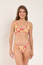 Laad de afbeelding in de Gallery-viewer, Model Front: Wednesday In Hawaii By Rio De Sol Set Set Pua-Guava Hana Sunset
