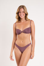 Laad de afbeelding in de Gallery-viewer, Model Front: Rio De Sol Bottom Bottom Malibu-Ebano Essential-Iris
