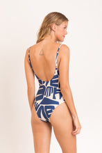 Laad de afbeelding in de Gallery-viewer, Model Back: Rio De Sol One-Piece Pottery Hype
