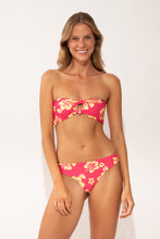 Laad de afbeelding in de Gallery-viewer, Model Front: Wednesday In Hawaii By Rio De Sol Bottom Bottom Pua-Guava Waikiki
