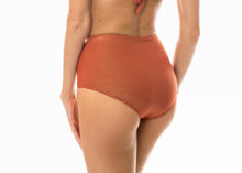 Laad de afbeelding in de Gallery-viewer, Image 03: Rio De Sol Bottom Calcinha Radiante Canela Hot Pant
