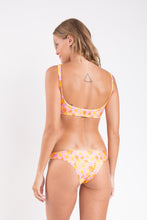 Laad de afbeelding in de Gallery-viewer, Model Back: Rio De Sol Top Top Dreamy Bliss
